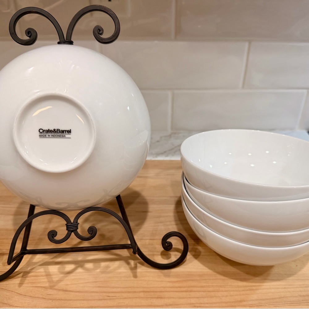CRATE & BARREL Porcelain White Coupe Cereal Soup Bowls 7” Set of 5 Excellent